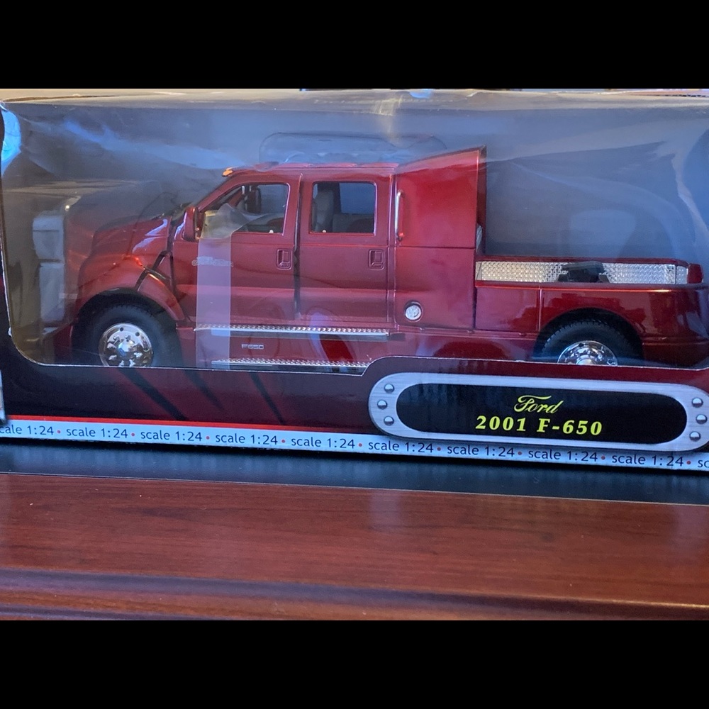 Die cast 2001 Ford F -650